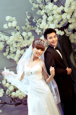 【浦東區】【攝影團購】友團僅3399元即享原價16999上海巴黎經典唯美婚紗攝影,韓式主題內景+浪漫雙外景+時尚街景,自由組合,多種拍攝方式任您搭配,提供新郎新娘豪華婚紗精品禮服共14套,拍攝外景的用車、燃油費、停車費及景點門票本套系全包,巴黎經典唯美婚紗攝影鄭重承諾:絕無任何隱形消費!