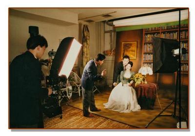 這家80年上海國營老店面臨第三次搬遷,我們給員工拍了一張全家福