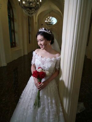 宋佳樂(lè)李寅婚紗照留影(中國(guó)上海:2017年1月5日)