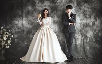 上海婚紗攝影價(jià)格解析 如何選擇性價(jià)比高的婚紗照拍攝服務(wù)